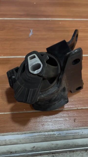 chân máy số 4 mazda 3 2017 2018 2019. Mua bán Phụ tùng xe tại Thành phố Biên Hòa Đồng Nai được đăng bởi Minh hình 1