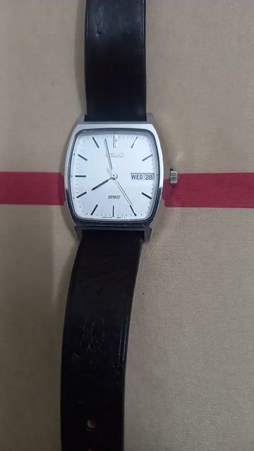 Đồng hồ Seiko Spirit Nam, dây da, mặt vuông