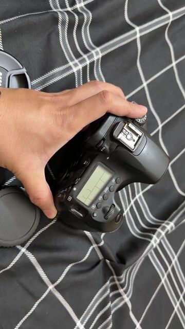 Máy ảnh Canon 60D lỗi chỉ báo pin, không lên nguồn. Mua bán Máy ảnh, Máy quay tại Quận Hà Đông Hà Nội được đăng bởi Trần Hưng  hình 1