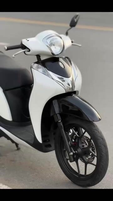 Honda SH Mode 2015 Trắng đen. Mua bán Xe máy tại Quận 8 Tp Hồ Chí Minh được đăng bởi Phạm Đức hình 1