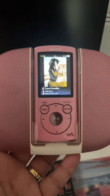 Sony Walkman 16GB Hồng Bluetooth. Mua bán Tivi, Âm thanh tại Quận Bình Tân Tp Hồ Chí Minh được đăng bởi Tạp Hóa MeoMeo hình 1
