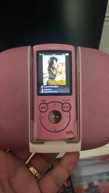 Sony Walkman 16GB Hồng Bluetooth. Mua bán Tivi, Âm thanh tại Quận Bình Tân Tp Hồ Chí Minh được đăng bởi Tạp Hóa MeoMeo hình 1