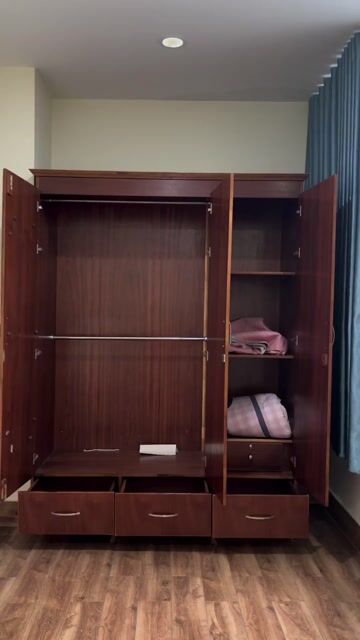 Tủ quần áo gỗ tự nhiên 4 cánh 3 ngăn kéo. Mua bán Tủ, kệ gia đình tại Quận Tân Bình Tp Hồ Chí Minh được đăng bởi Tên chưa cung cấp hình 1