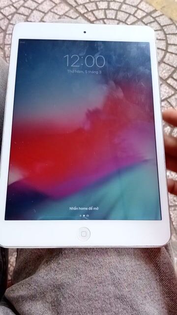 Apple iPad mini 2 Bạc xem phim ngon. Mua bán Máy tính bảng tại Quận 5 Tp Hồ Chí Minh được đăng bởi Quân hình 1