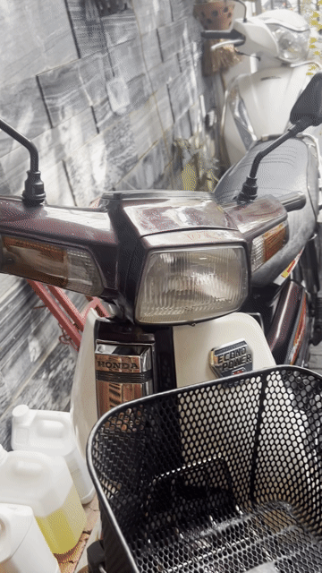 Honda Dream màu Nâu đỏ. Mua bán Xe máy tại Quận Cẩm Lệ Đà Nẵng được đăng bởi Nguyentan Dung hình 1