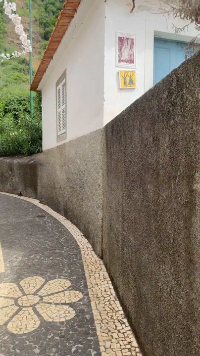 The lane to Joe's Bar, Jardim do Mar: video from Joe's Bar, Madeira