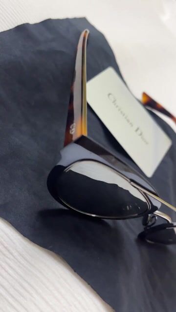 Kính mát Christian Dior. Mua bán Phụ kiện thời trang khác tại Thành phố Bà Rịa Bà Rịa - Vũng Tàu được đăng bởi Min Nguyen hình 1
