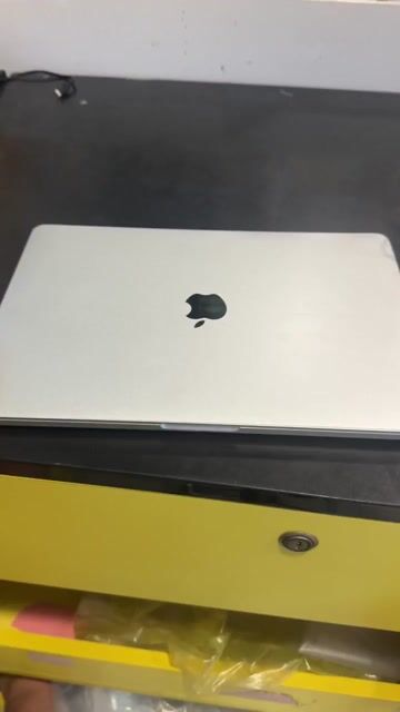 kẹt tiền cần bán gấp macbook tại bến cát. Mua bán Laptop tại Thị xã Bến Cát Bình Dương được đăng bởi Trần Long hình 1