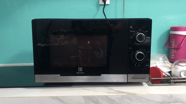 Lò vi sóng Electrolux 23 lít Đen. Mua bán Bếp, lò, đồ điện nhà bếp tại Quận 8 Tp Hồ Chí Minh được đăng bởi Phạm Chí Thiện hình 1