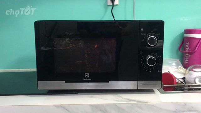 Lò vi sóng Electrolux 23 lít Đen. Mua bán Bếp, lò, đồ điện nhà bếp tại Quận 8 Tp Hồ Chí Minh được đăng bởi Phạm Chí Thiện hình 1