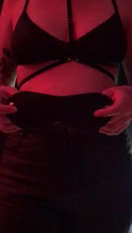 Model - Lucy-Charlotte ass