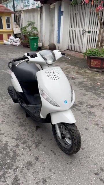 PIAGGIO ZIP 100 TRẮNG BIỂN HÀ NỘI MÁY CHẤT. Mua bán Xe máy tại Quận Bắc Từ Liêm Hà Nội được đăng bởi Đỗ Thanh Mai hình 1