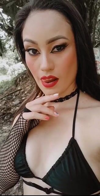 Model - AprilJenkins tits