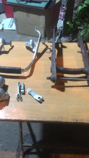 Phụ tùng xe máy Kim loại Bạc. Mua bán Phụ tùng xe tại Quận 3 Tp Hồ Chí Minh được đăng bởi HoVaTen  Nghèo mua gì đt XinCamOn hình 1