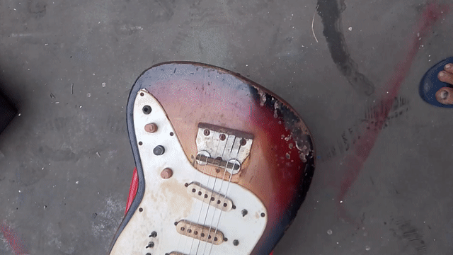 Đàn guitar điện Gỗ Nâu, Đen, Trắng cũ lỗi 1 nút. Mua bán Nhạc cụ tại Quận 6 Tp Hồ Chí Minh được đăng bởi Ngọc Lực hình 1