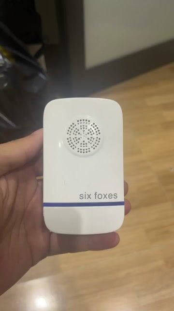 Máy đuổi muỗi Six Foxes, nhựa trắng
