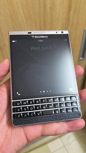 Blackberry passport silver dán skin da không lỗi. Mua bán Điện thoại tại Quận Bình Thạnh Tp Hồ Chí Minh được đăng bởi Lương  hình 1