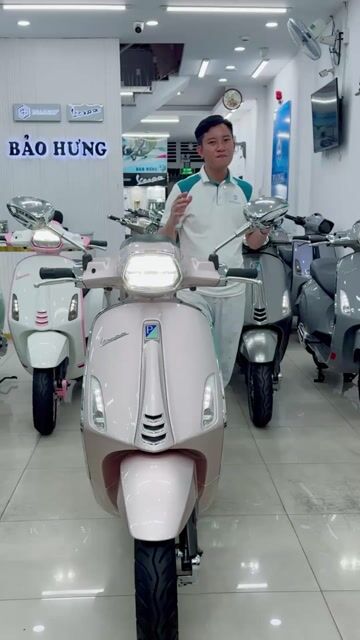 Vespa Sprint Hồng Porsche Mới như xe hãng 4300km. Mua bán Xe máy tại Quận Phú Nhuận Tp Hồ Chí Minh được đăng bởi VESPA  PIAGGIO BẢO HƯNG Vespa cũ trả góp  hình 1