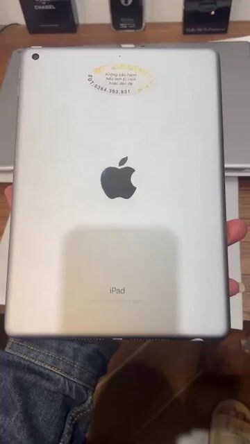 Còn 4 cây iPad Gen5 32Gb (Wifi) Ae băm hộ. Mua bán Máy tính bảng tại Thị xã Mỹ Hào Hưng Yên được đăng bởi Nguyễn Phương hình 1