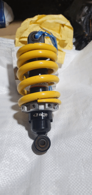 Phuộc sau RCB Exciter 135/150 Vàng. Mua bán Phụ tùng xe tại Quận 10 Tp Hồ Chí Minh được đăng bởi Truong thạch tuấn hình 1