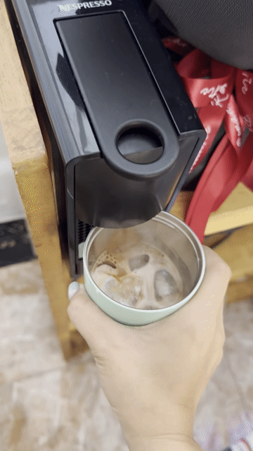 Máy pha cà phê Nespresso Đen. Mua bán Bếp, lò, đồ điện nhà bếp tại Quận 4 Tp Hồ Chí Minh được đăng bởi Vy Le hình 1