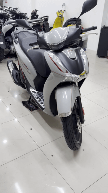 Honda SH 160i ABS 2025 Trắng 400 km. Mua bán Xe máy tại Quận Thanh Khê Đà Nẵng được đăng bởi THẾ MẪN CHUYÊN XE LƯỚT CÓ BÁN TRẢ GÓP  hình 1