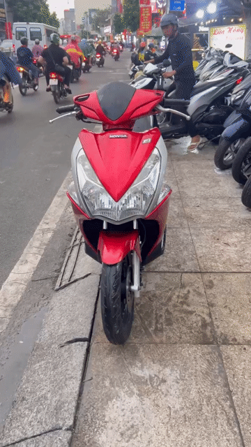 Honda Air Blade FI 2012 Đỏ. Mua bán Xe máy tại Quận Tân Phú Tp Hồ Chí Minh được đăng bởi Tuanduy hình 1