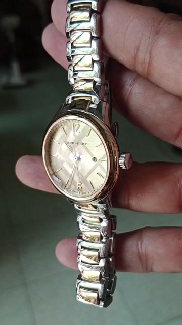 Đồng hồ Burberry Nữ 32mm Vàng Bạc Thụy Sĩ. Mua bán Đồng hồ tại Quận Ngũ Hành Sơn Đà Nẵng được đăng bởi HẢI VIỆT AUDIO hình 1