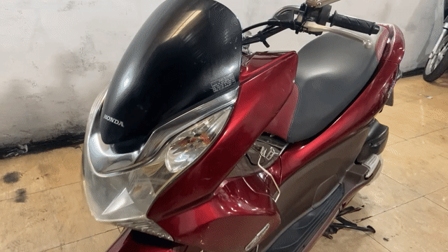 Honda PCX Đỏ Xăng. Mua bán Xe máy tại Thành phố Dĩ An Bình Dương được đăng bởi Cửa Hàng Xe Máy Huy Khoa  hình 1