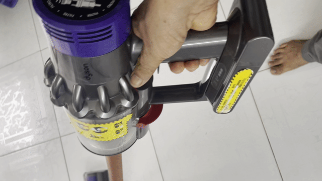 Máy hút bụi Dyson V10. Mua bán Thiết bị vệ sinh, nhà tắm tại Quận 6 Tp Hồ Chí Minh được đăng bởi lê hùng hình 1