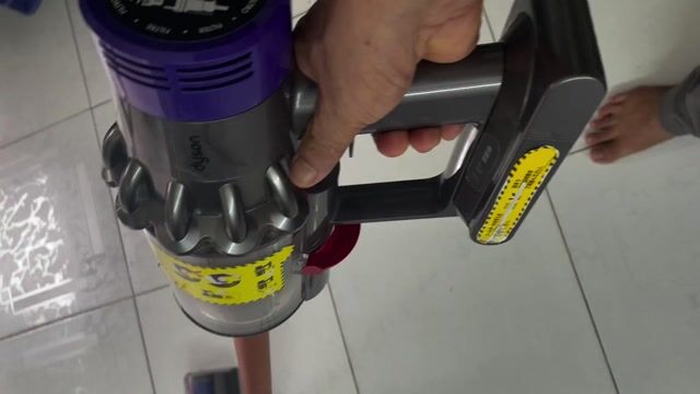 Máy hút bụi Dyson V10. Mua bán Thiết bị vệ sinh, nhà tắm tại Quận 6 Tp Hồ Chí Minh được đăng bởi lê hùng hình 1
