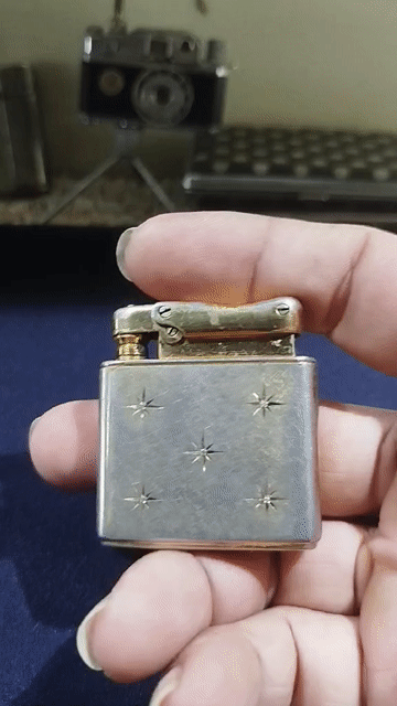 Bật lửa Colibri Đức Thập niên 50 Vàng. Mua bán Đồ sưu tầm, đồ cổ tại Huyện Xuyên Mộc Bà Rịa - Vũng Tàu được đăng bởi Bật lửa cỏ hình 1