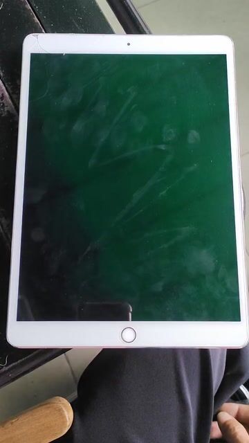 Apple iPad Pro 10.5 64GB Vàng hồng. Mua bán Máy tính bảng tại Quận Bình Tân Tp Hồ Chí Minh được đăng bởi Chuyên Xác Sống  hình 1