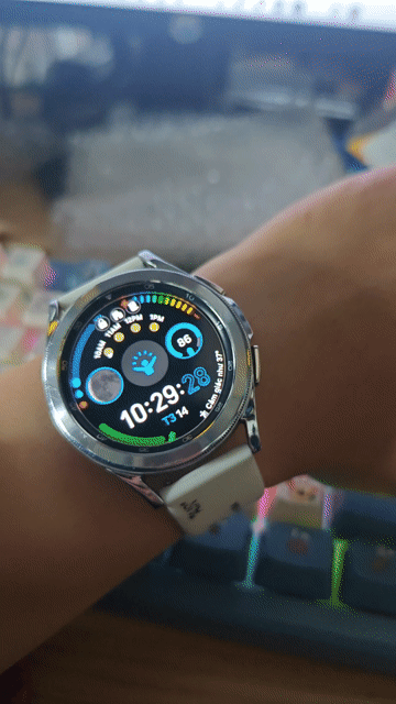 Samsung Watch 4 Classic 42mm Bạc. Mua bán Thiết bị đeo thông minh tại Quận Thanh Khê Đà Nẵng được đăng bởi Phạm phúc bình hình 1
