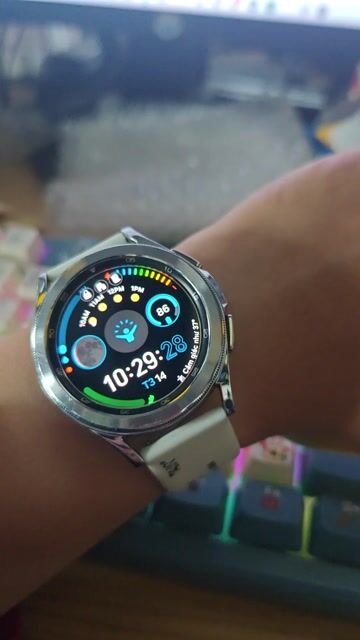 Samsung Watch 4 Classic 42mm Bạc. Mua bán Thiết bị đeo thông minh tại Quận Thanh Khê Đà Nẵng được đăng bởi Phạm phúc bình hình 1