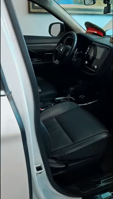 Mitsubishi Outlander 2.0 CVT Premium Trắng. Mua bán Ô tô tại Quận 7 Tp Hồ Chí Minh được đăng bởi Thuy Lai Thi hình 1