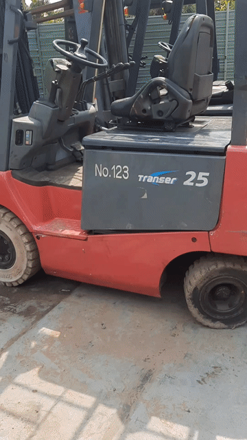 Xe nâng Toyota 2.5 tấn. Mua bán Phương tiện khác tại Thành phố Dĩ An Bình Dương được đăng bởi Nguyễn Phi Hiền hình 1