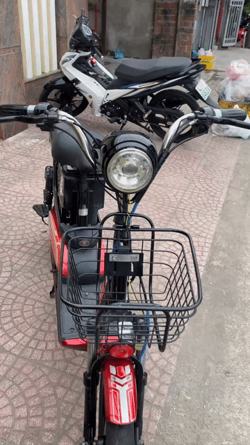 xe đạp điện Osakar màu đỏ bình điện mới bh 1 năm. Mua bán Xe đạp tại Quận Liên Chiểu Đà Nẵng được đăng bởi Xe Điện Cũ Nz hình 1