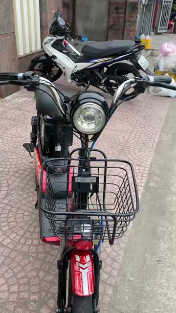xe đạp điện Osakar màu đỏ thay bình mới bh 12tháng. Mua bán Xe đạp tại Quận Liên Chiểu Đà Nẵng được đăng bởi Xe Điện Cũ Nz hình 1