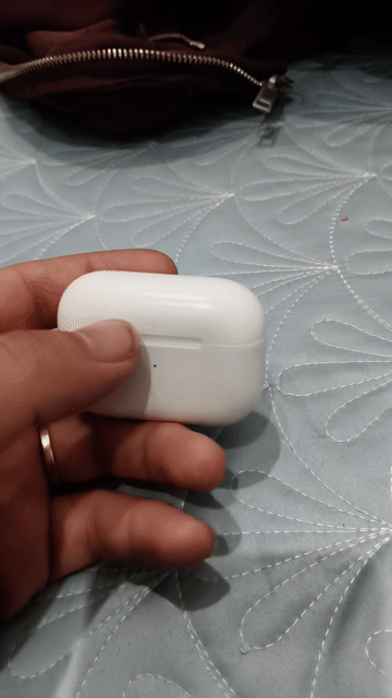 Hộp sạc tai nghe AirPods pro 1 chính hãng. Mua bán Tivi, Âm thanh tại Huyện Hậu Lộc Thanh Hóa được đăng bởi Khả Vy hình 1