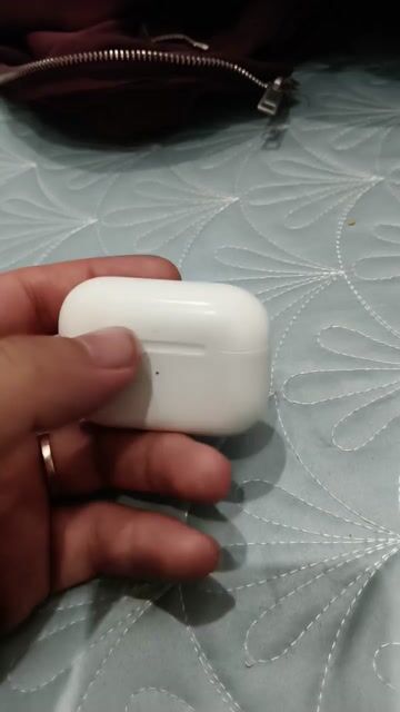 Hộp sạc tai nghe AirPods pro 1 chính hãng. Mua bán Tivi, Âm thanh tại Huyện Hậu Lộc Thanh Hóa được đăng bởi Khả Vy hình 1