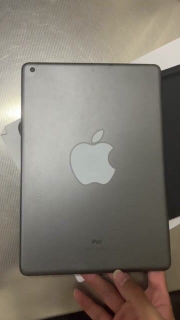 iPad Gen 9 trong vd là cường lực nứt k phải màn. Mua bán Máy tính bảng tại Quận 8 Tp Hồ Chí Minh được đăng bởi Trương Gia Thành hình 1