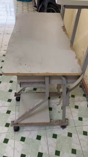 bàn vi tính+ bàn học. Mua bán Đồ dùng văn phòng tại Quận Ngũ Hành Sơn Đà Nẵng được đăng bởi Cô Trương hình 1