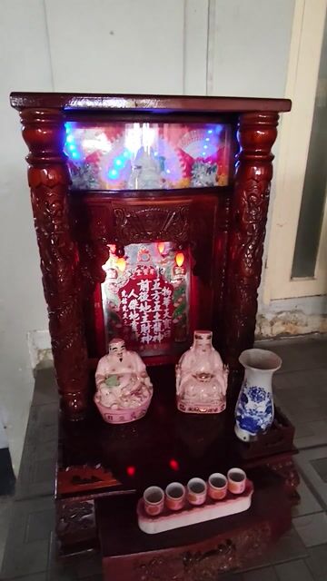 Bàn thờ Thần Tài Ông Địa Gỗ Nâu. Mua bán Nội thất, đồ gia dụng khác tại Quận Bình Tân Tp Hồ Chí Minh được đăng bởi Sang Dang hình 1