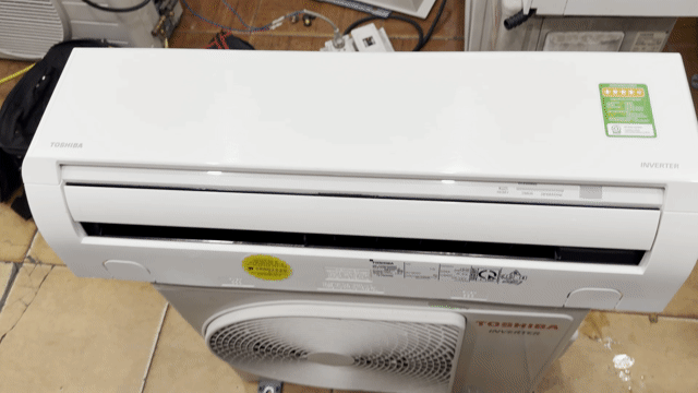 Máy lạnh Toshiba inverter 1hp máy lướt đẹp zin. Mua bán Máy lạnh, điều hoà tại Quận 6 Tp Hồ Chí Minh được đăng bởi Công Ty TNHH TM DV VT Kỹ Thuật  Hoàng Phúc hình 1