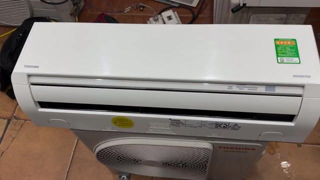 Máy lạnh Toshiba inverter 1hp máy lướt đẹp zin. Mua bán Máy lạnh, điều hoà tại Quận 6 Tp Hồ Chí Minh được đăng bởi Công Ty TNHH TM DV VT Kỹ Thuật  Hoàng Phúc hình 1