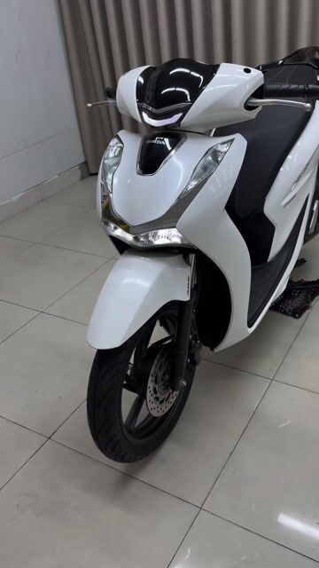 Honda SH 125i ABS 2023 Trắng 10000 km. Mua bán Xe máy tại Quận Thanh Khê Đà Nẵng được đăng bởi THẾ MẪN CHUYÊN XE LƯỚT CÓ BÁN TRẢ GÓP  hình 1