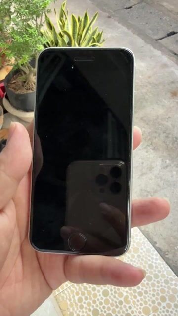 iPhone SE Trắng. Mua bán Điện thoại tại Thị xã Tân Châu An Giang được đăng bởi Sofia hình 1