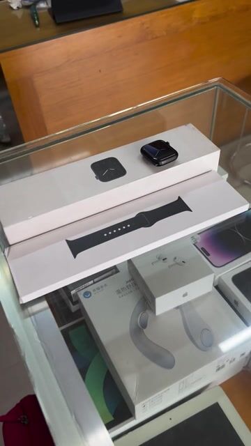 Apple Watch series 7 size 45mm, Titanium new