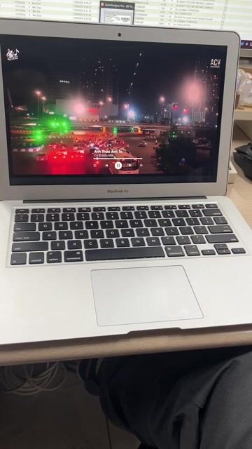 mac air2017 táo sáng. Mua bán Laptop tại Quận Ba Đình Hà Nội được đăng bởi KAKHANG hình 1